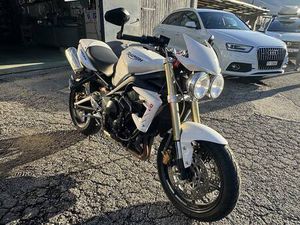 TRIUMPH STREET TRIPLE 675 CANTON TESSIN -