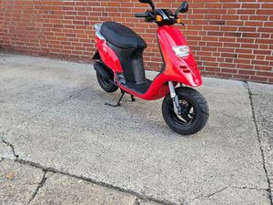 PIAGGIO TPH 50 ROT SPORT SERIES ROLLER SCOOTER