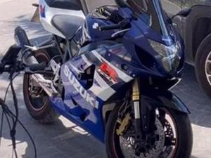 SUZUKI GSX 600-R K4