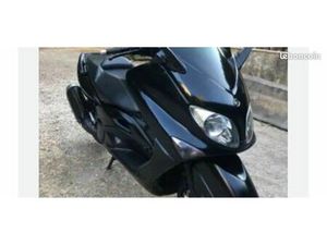 VEND TMAX 2005 PAPIER PAS À JOUR