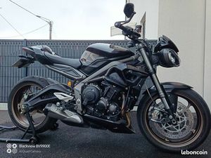 TRIUMPH STREET TRIPLE 765 RS CARBON BLACK