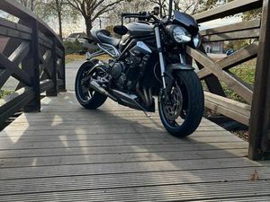 TRIUMPH STREET TRIPLE RS