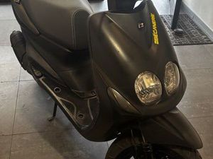 NEOS YAMAHA SCOOTER