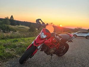 HYPERMOTARD DUCATI 1100 CC 2008