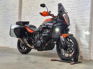 ② KTM 1290 SUPER ADVENTURE S SUPERADVENTURE VERSION RÉDUITE