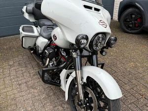 HARLEY-DAVIDSON STREET GLIDE CVO