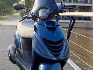 PIAGGIO ZIP 50CC 4T IGET BROM — SCOOTERS | PIAGGIO — MARKTPLAATS