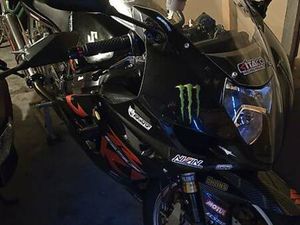 SUZUKI A VENDRE EN TRÈS BON ÉTAT PAS DE FRAIS A PRÉVOIR