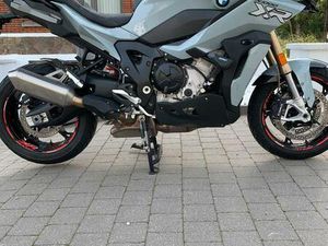 ② BMW S1000XR