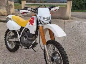 SUZUKI 350 DR