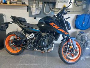 ② KTM DUKE 125 MODÈLE 2025.. 2550KM