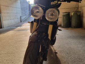 TRIUMPH SPEED TRIPLE 1050