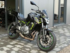 KAWASAKI Z 650 *TOP ZUSTAND, AKRAPOVICE, A2 MÖGLICH*
