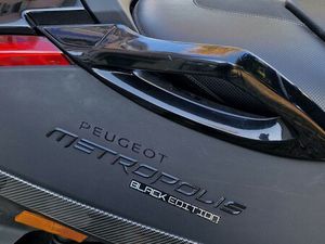 PEUGEOT METROPOLIS BLACK EDITION