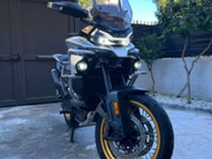 CFMOTO MT 800