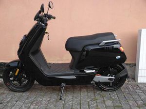 ELEKTROROLLER NIU NQI SPORT 35AH AKKU 45KM/H, BIS 70KM REICHWEITE