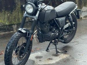 MOTO BRIXTON 125