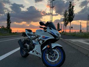 SUZUKI GSXR 125 MIT SPORTAUSPUFF 15.000KM