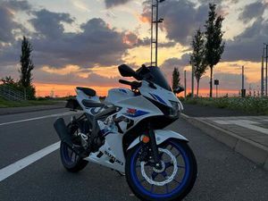 SUZUKI GSXR 125 MIT SPORTAUSPUFF 15.000KM