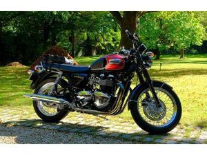 ② TRIUMPH BONNEVILLE T100