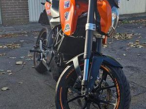 ② KTM DUKE 125 CC 2012