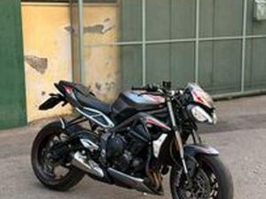 STREET TRIPLE RS -
