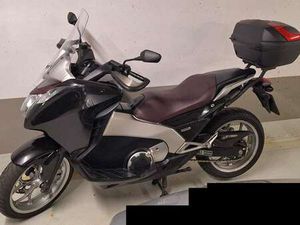 670 CCM RC62 (NC700D) MIT DCT / ABS + NEU BATTERIE+GIVI B47 +PICKERL 09/2026 +KETTENSATZ