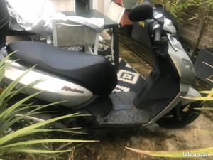 AV SCOOTER PEUGEOT KISBEE