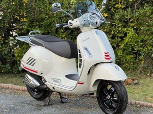 VESPA 300 GTS SUPER SPORT