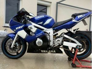 YAMAHA R6