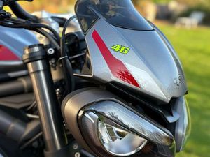 TRIUMPH STREET TRIPLE RS