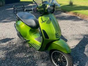 VESPA SPRINT 2017- INC. GROTE BEURT GEHAD — SCOOTERS | VESPA — MARKTPLAATS