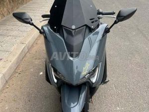 MOTO TMAX 560