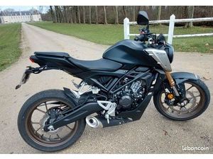MOTO HONDA CB125R TRÈS BON ÉTAT 4000