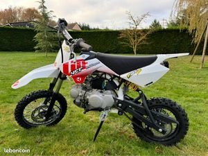 125 YCF DIRT BIKE