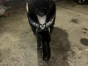 VEND APRILIA SXR