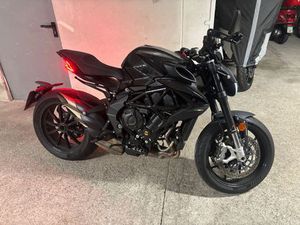 MV AGUSTA DRAGSTER 800R SCHWARZ