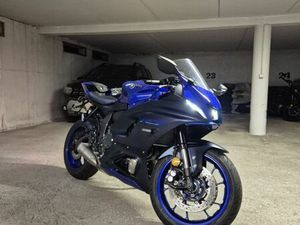 YAMAHA R7