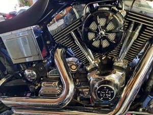 HARLEY-DAVIDSON DYNA WIDE GLIDE FXDWG