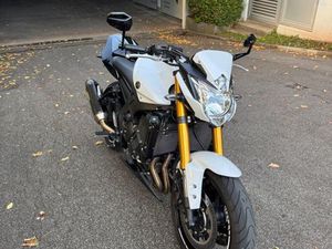 YAMAHA FZ8