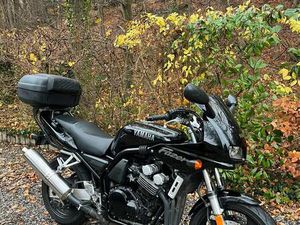 ② YAMAHA FAZER 600