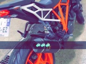ÉCHANGE KTM 1290 SUPERDUKE R CONTRE APRILIA TUONO V4