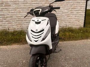 ② PIAGGIO ZIP 4T