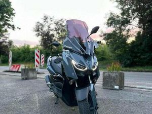 ② XMAX TECH MAX 125 2023