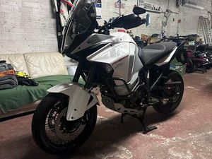 ② KTM 1290 SUPER ADVENTURE T