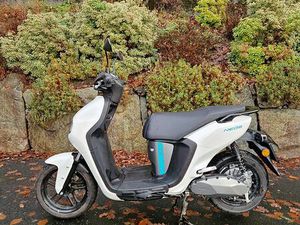 YAMAHA ESS025