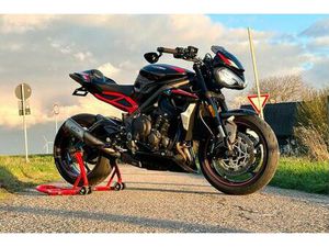 TRIUMPH STREET TRIPLE 765 R (MY21) MIT 5.000 € UMBAUTEN