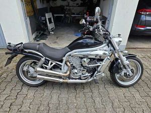 HYOSUNG AQUILA 650 ZWART