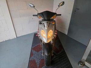 VERKAUF HIER EINEN ROLLER DER MARKE KYMCO