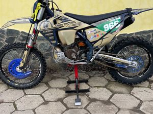 HUSQVARNA TE 300 →